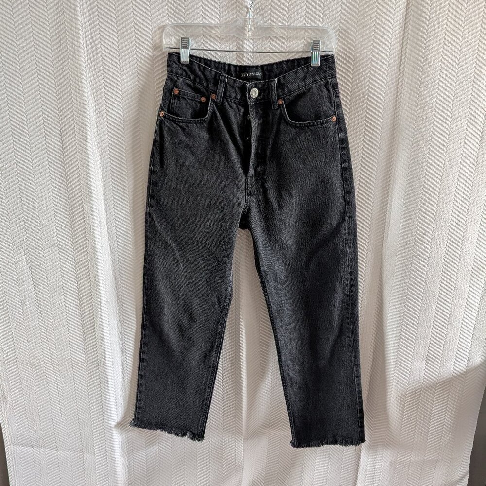 Zara High Rise Straight Leg Cropped Jeans Black Wash Denim Raw Hem Size 6, 28"
